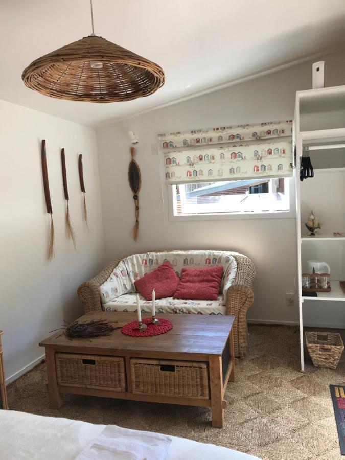 Waterfront Bed And Breakfast Пиктън Екстериор снимка