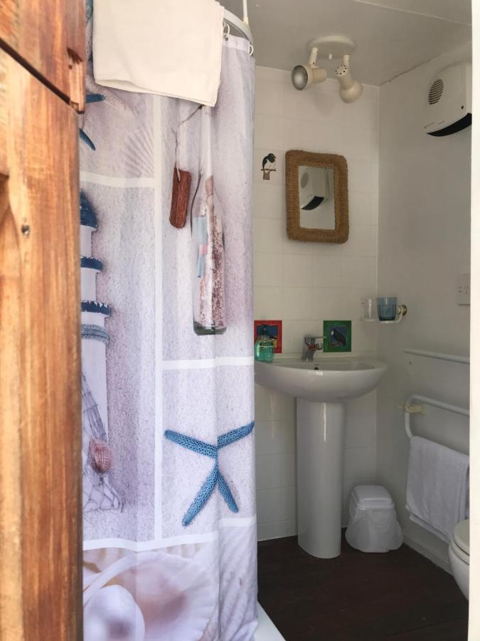 Waterfront Bed And Breakfast Пиктън Екстериор снимка